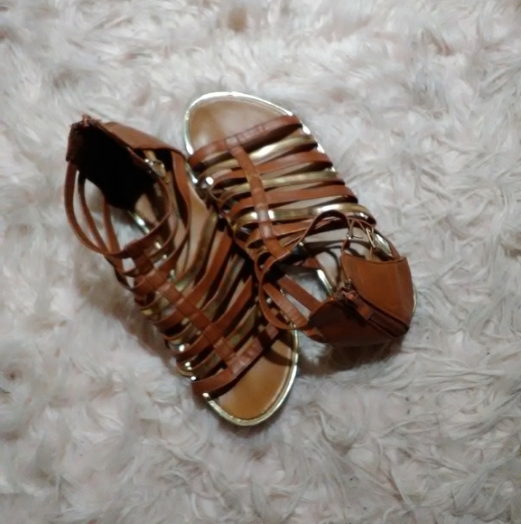 Forever 21  Brown and gold strap sandals - Picture 6 of 6